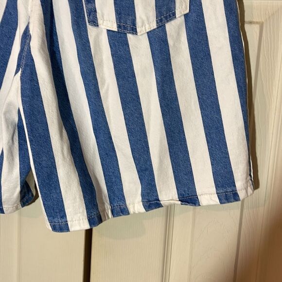 Vintage Chic Blue and White Striped Denim High Rise Shorts 1980s Waist 29 Inches - Picture 13 of 16